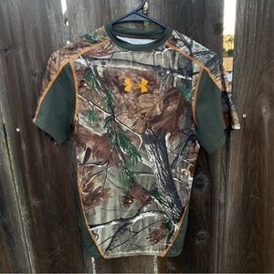 Under Armour Real Tree Men Size Small Compression Shirt